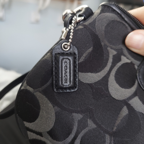 COACH Signature Sateen Pleated Wristlet EUC - Picture 2 of 4